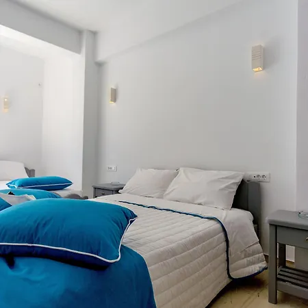 Blue Waves & 2* Kamari (Santorini)