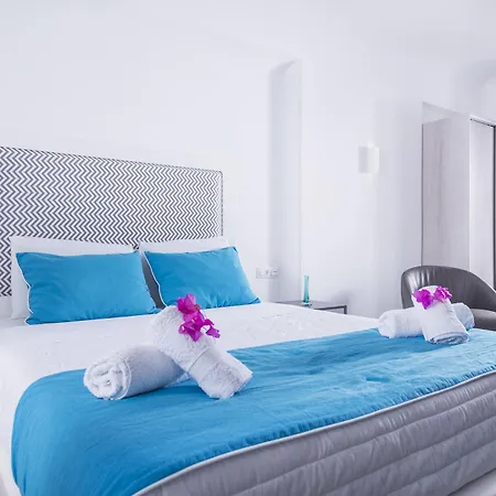 Blue Waves & 2* Kamari (Santorini)