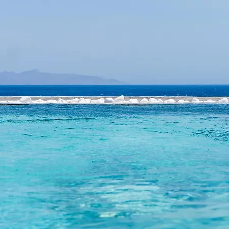 Blue Waves & Hotel 2*